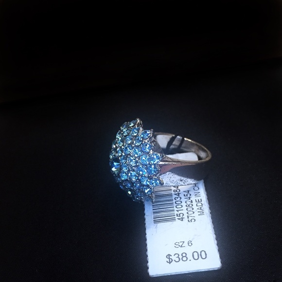 2/20$ WHBM Blue Cocktail Ring - Picture 2 of 5